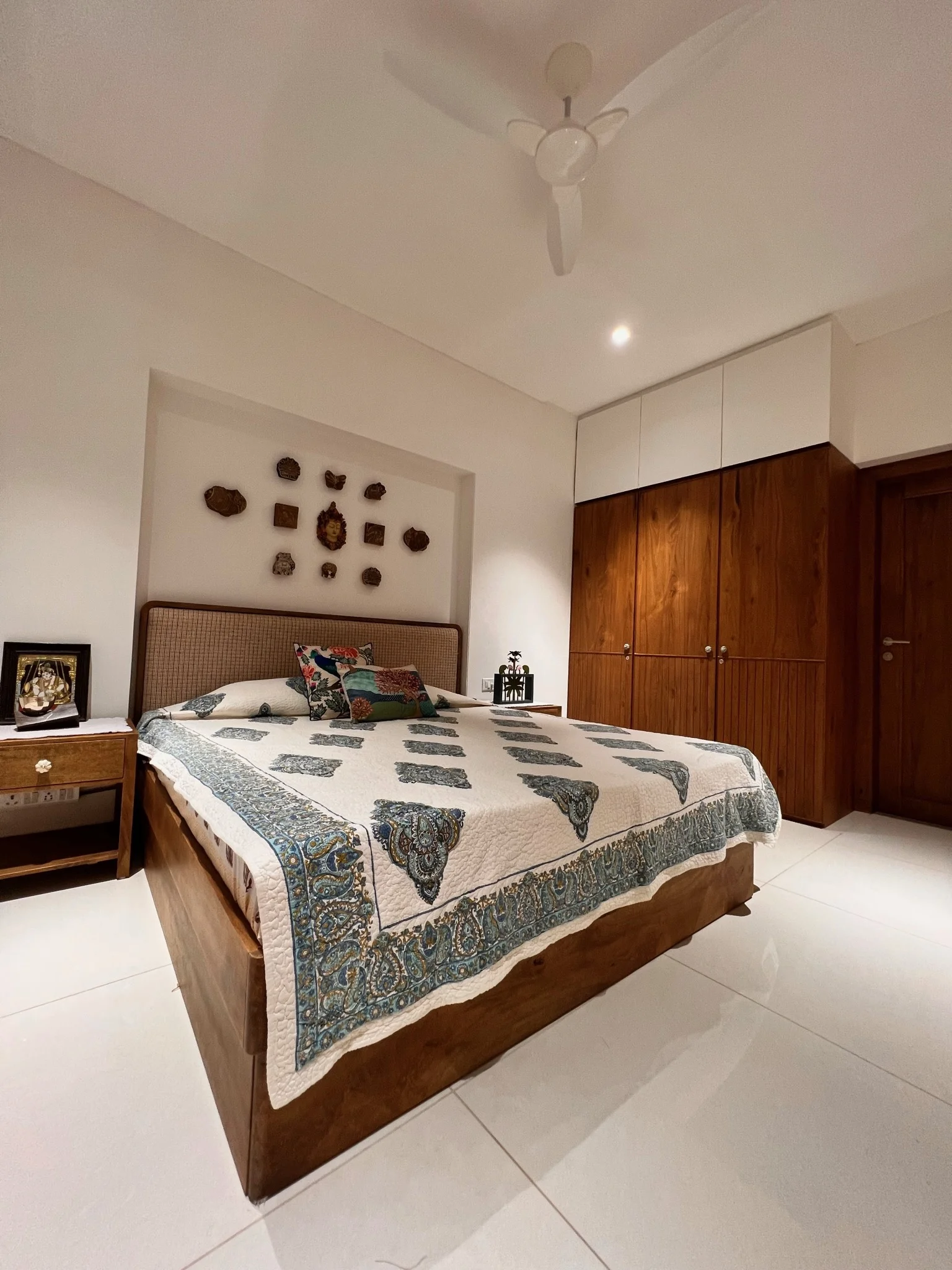 Guest bedroom with wall plate decor